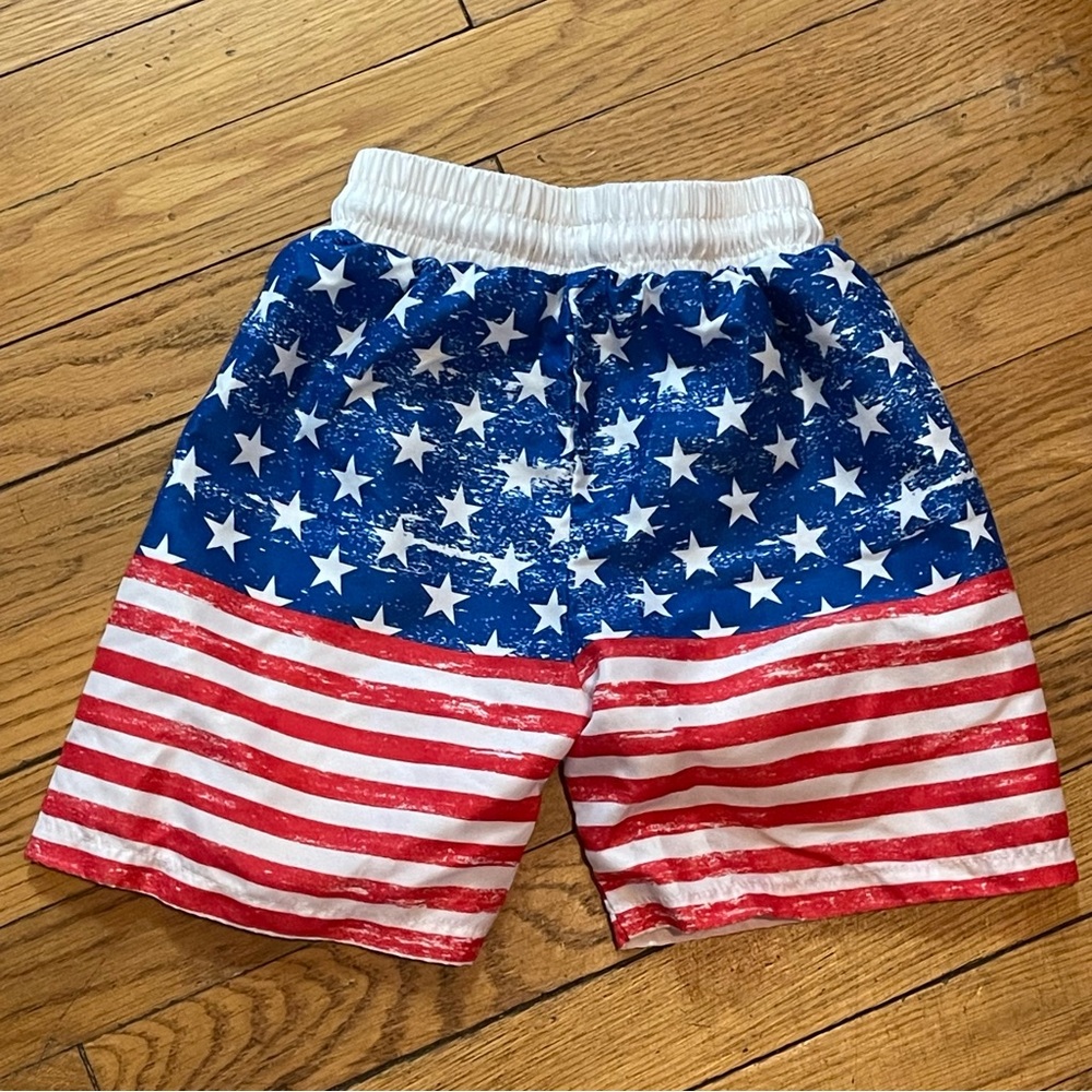 SHEIN Red and White Patriotic Shorts - Picture 5 of 5